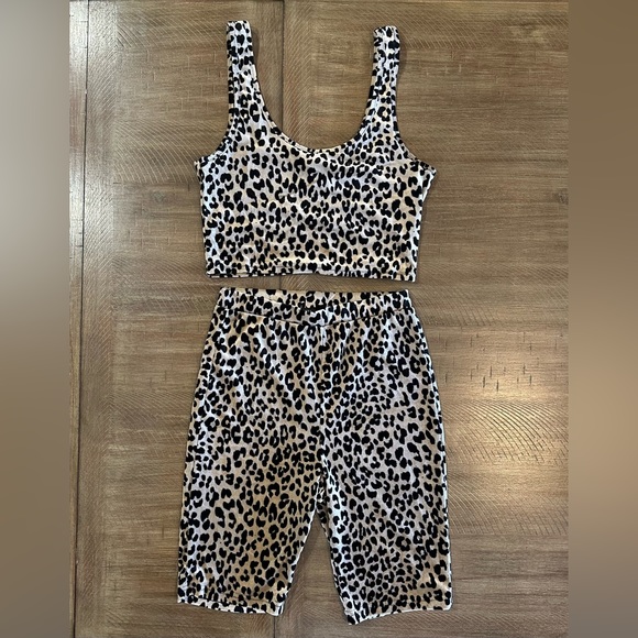Women’s PJ’s tank and shorts leopard cheetah print set preowned pajamas - Picture 3 of 8